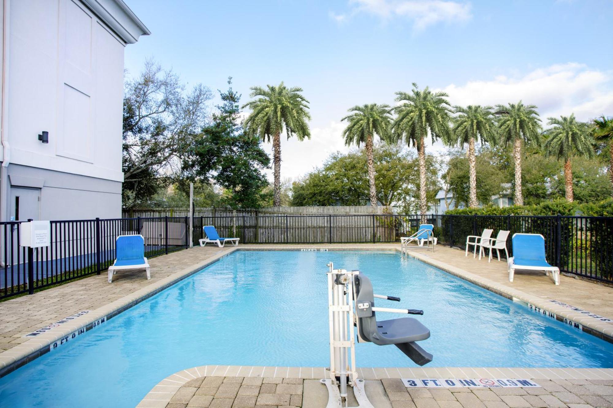 Holiday Inn Express & Suites Jacksonville - Atlantic Beach By Ihg Exterior photo