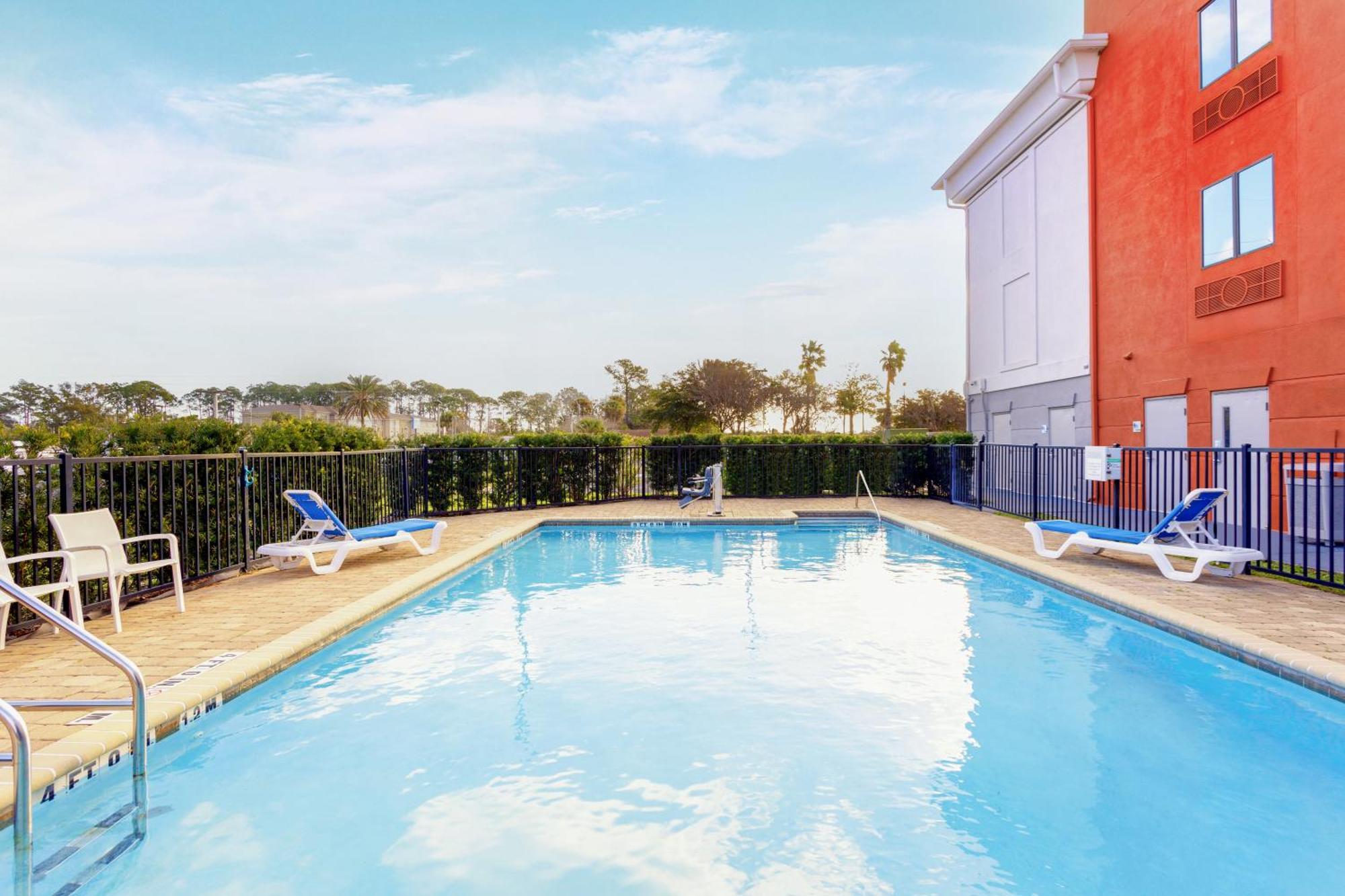 Holiday Inn Express & Suites Jacksonville - Atlantic Beach By Ihg Exterior photo